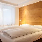 酒店 精英高山小屋 - 公寓&住宿加早餐酒店 萨斯费