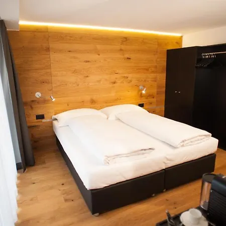 Elite Alpine - & Breakfast 호텔 4*